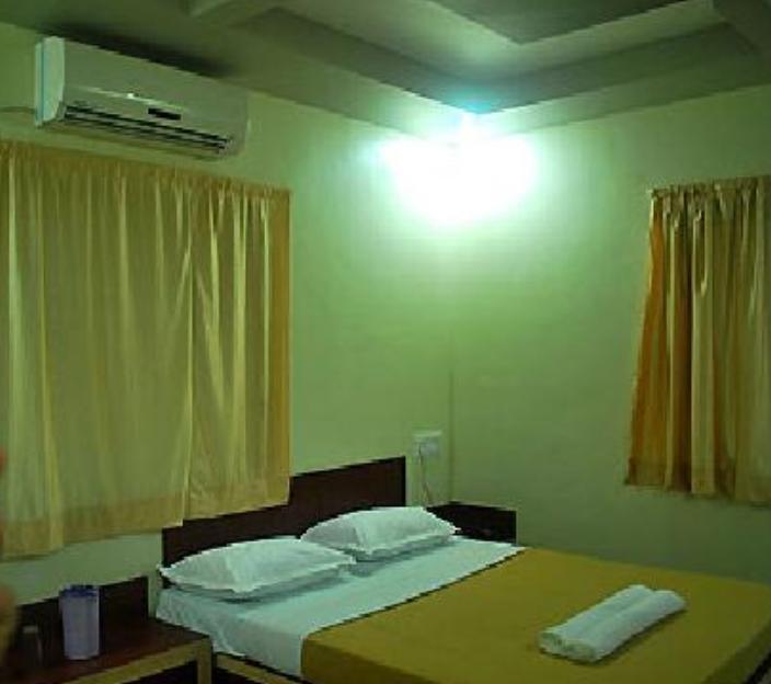 Sai Aditya Palace Hotel Shirdi Room photo